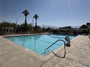 Commercial Pools & Spas